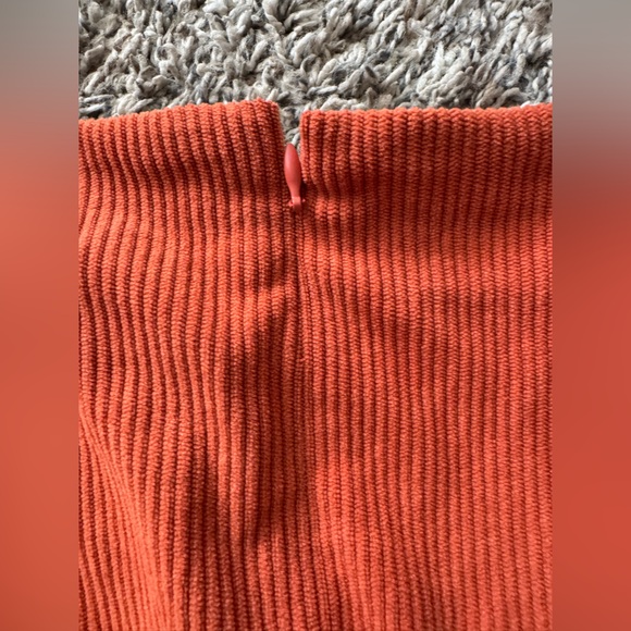 HALARA Rust Ribbed Top - Picture 4 of 4